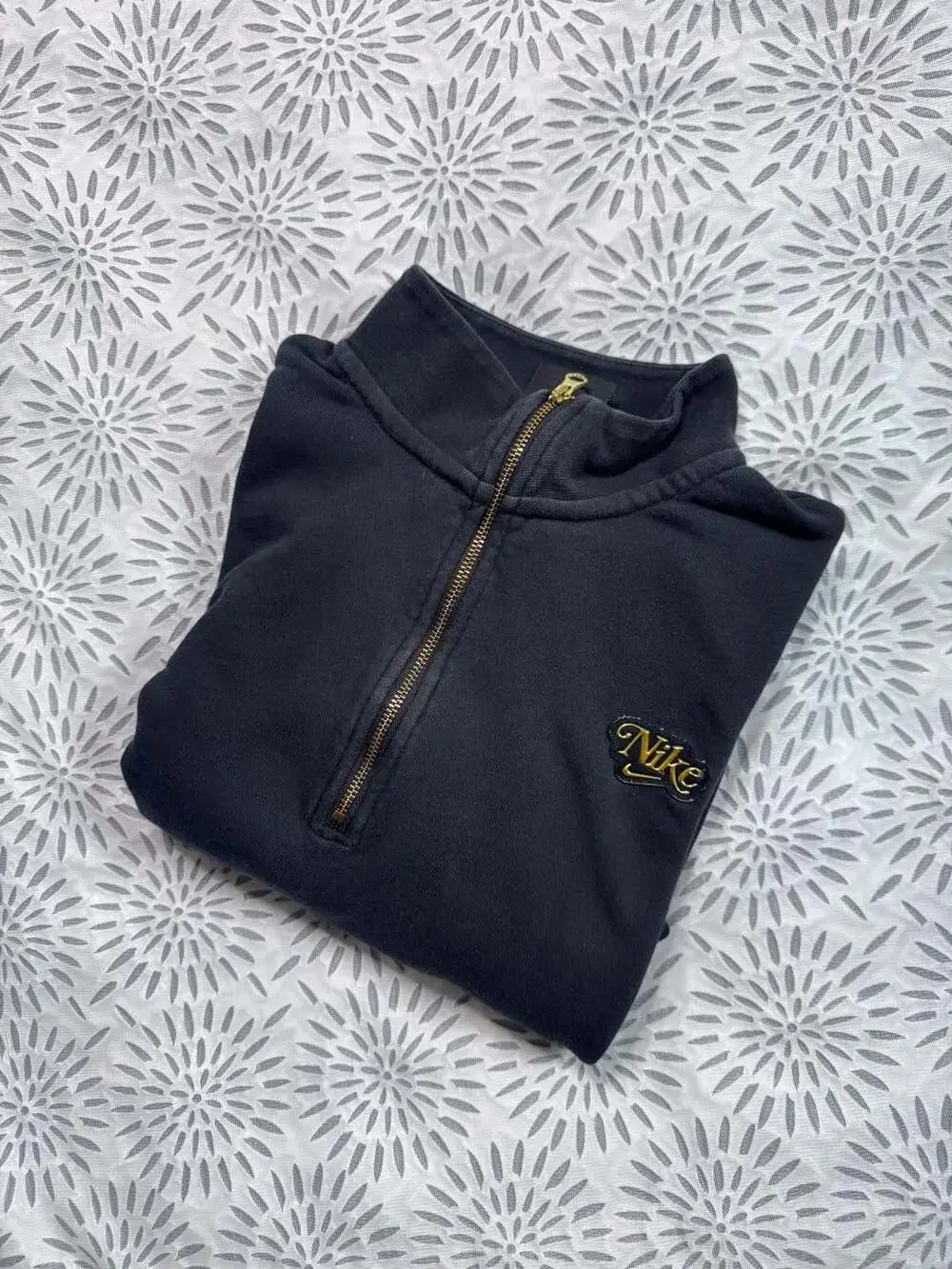 Nike Women's L Black and Gold 1/4-Zip Cropped Sweatshirt DC5501-010